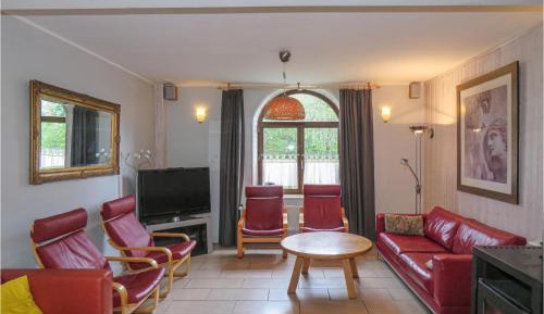 Seven-Bedroom Holiday Home