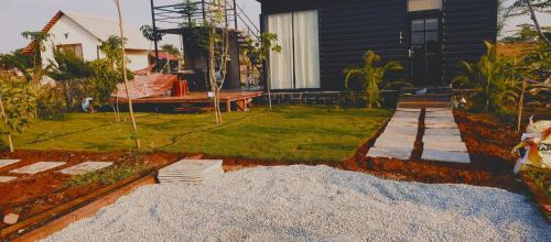 Family Room with Garden View