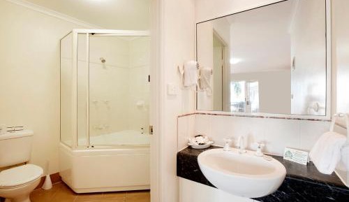 Queen and Single Room with Spa Bath