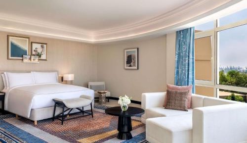 One-Bedroom Prestige Suite with Club Access