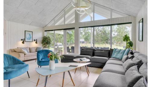 Eight-Bedroom Holiday Home