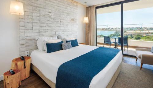 Deluxe Room with River View - High Floor