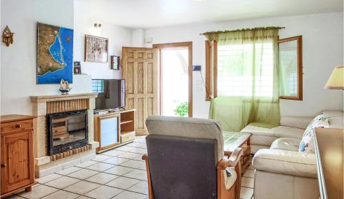 Three-Bedroom Vacation Home 