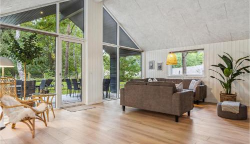 Seven-Bedroom Holiday Home