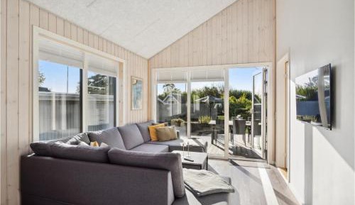 Three-Bedroom Holiday Home 