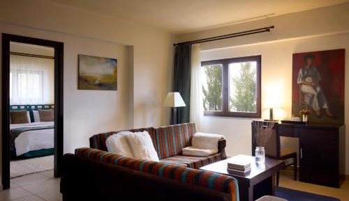 Family Room (2 Adults + 2 Children)