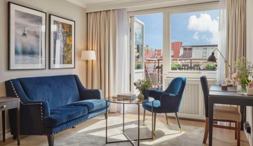 Deluxe King Room with Balcony