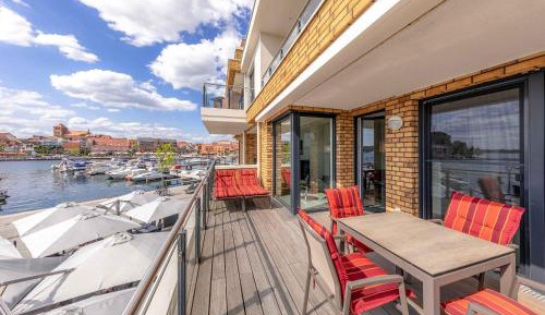 Apartment with Lake View