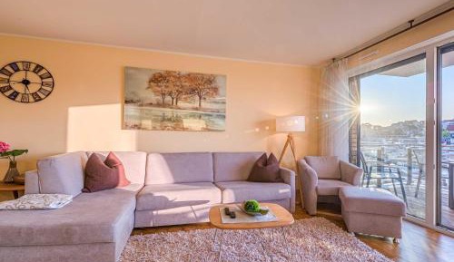 Apartment with Lake View