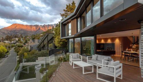 Four-Bedroom Holiday Home