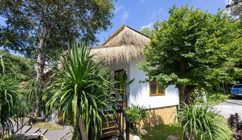 Bungalow with Garden View