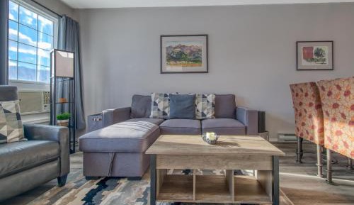 Classic One-Bedroom Apartment with King Bed