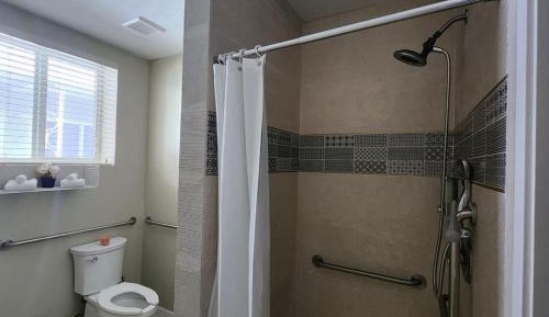 Deluxe One-Bedroom Apartment