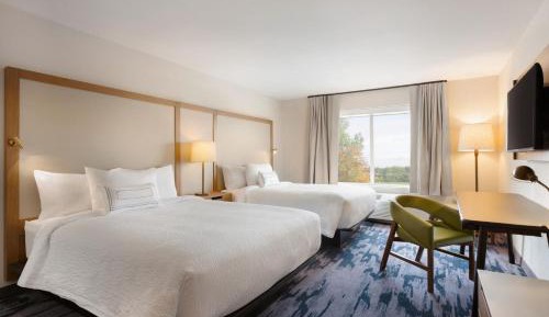 Queen Room with Two Queen Beds and Adapted Tub - Mobility Accessible