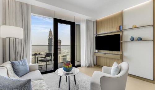 One-Bedroom Apartment with City View