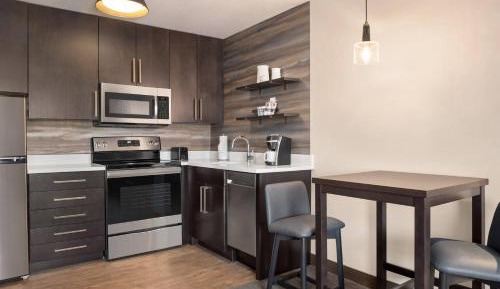 1 Bedroom Suite, 1 King, Sofa bed