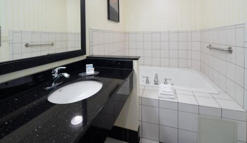 1 Bedroom Suite, 1 King, Whirlpool