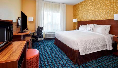 King Room with Roll-In Shower - Mobility and Hearing Accessible