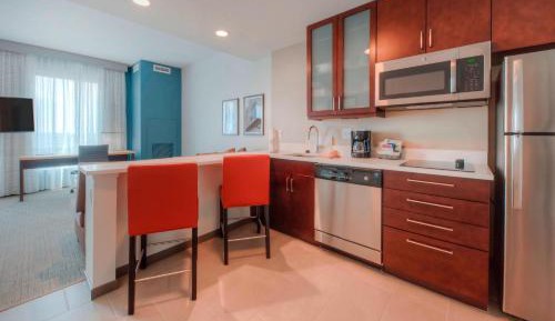 Studio King with Sofa Bed & Kitchen