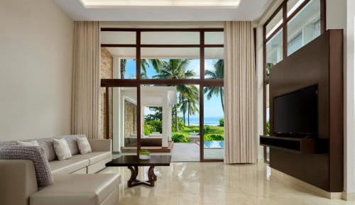 Three-Bedroom Villa with Balcony and Ocean View, Private Pool