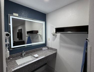 King Room - Non-Smoking