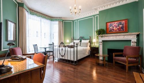 Deluxe Queen Room