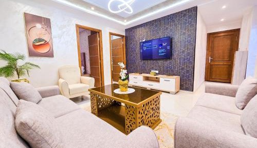 Two-Bedroom Deluxe Apartment with Balcony