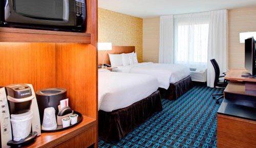 Queen Room with Two Queen Beds and Adapted Tub - Mobility Accessible