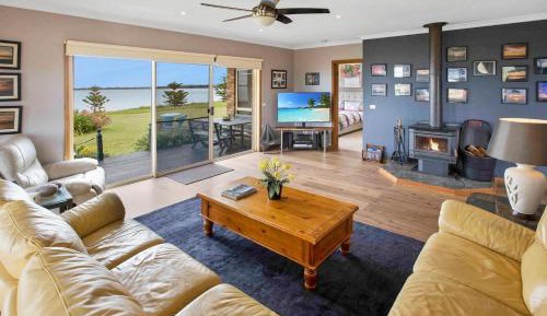 Three-Bedroom Holiday Home 
