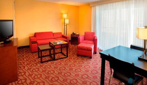 One-Bedroom Queen Suite