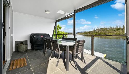 Apartment with Lake View
