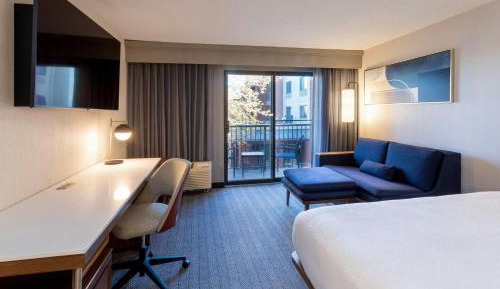 King Room with Sofa Bed and Courtyard View