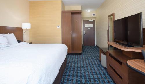 King Room with Adapted Tub - Mobility and Hearing Accessible