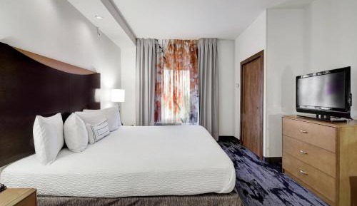 King Room with Roll-in Shower - Mobility and Hearing Accessible