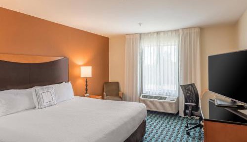 King Room with Transfer Shower - Mobility and Hearing Accessible