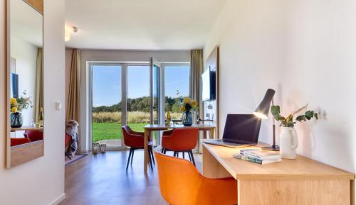 Apartment with Lake View