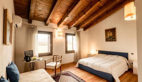 Deluxe Room with Private External Bathroom