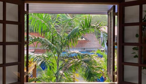 Apartment with Mountain View