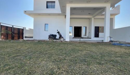 Villa with Garden View
