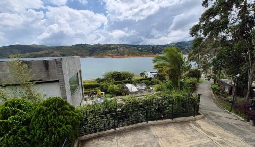 Apartment with Lake View