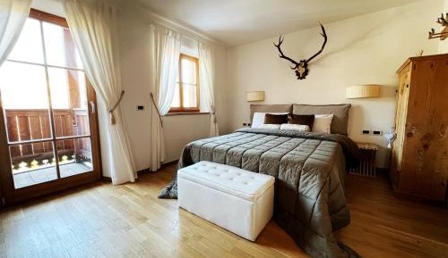 Two-Bedroom Apartment with Mountain View