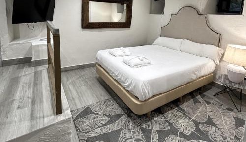 Deluxe Double Room with Shower