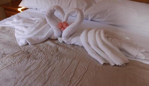 Deluxe Room (2 Adults + 1 Child)