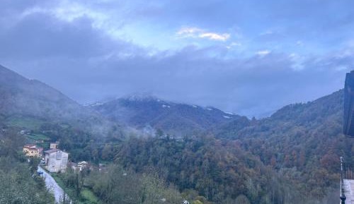 Apartment with Mountain View