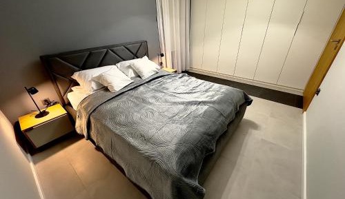 One-Bedroom Apartment with Balcony