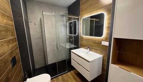 One-Bedroom Apartment with Balcony