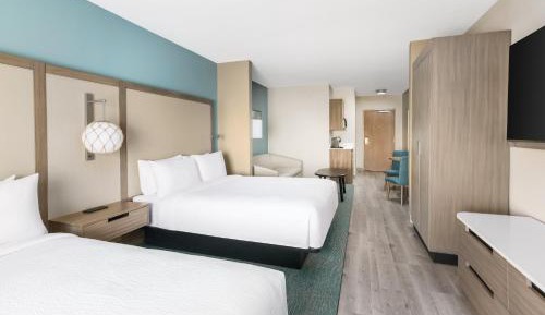 Suite, 2 Queen, Sofa bed