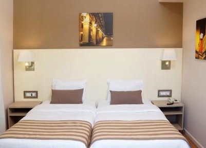 Apartment with Garden View