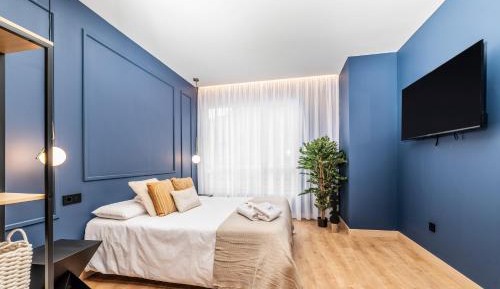 Two-Bedroom Deluxe Apartment with Balcony