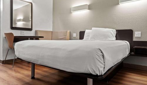 Queen Room - Disability Access - Non-Smoking